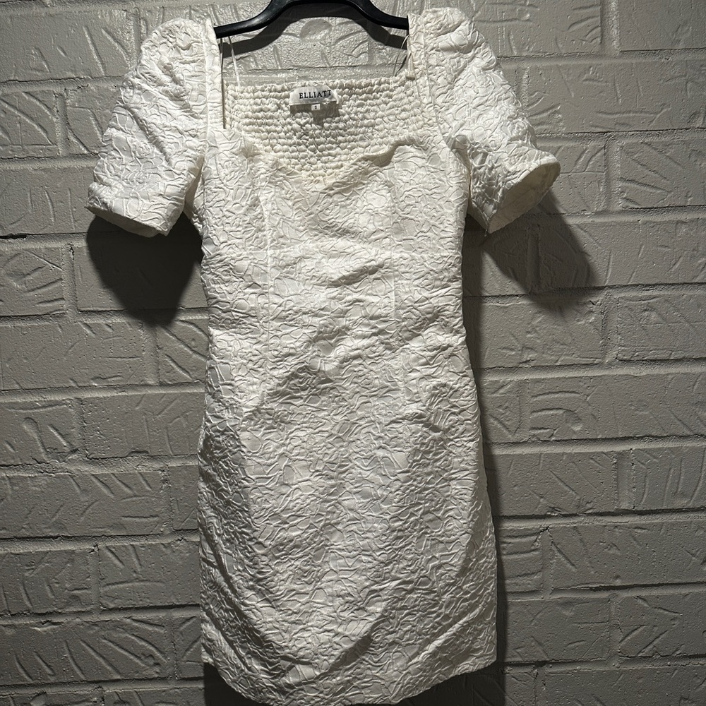 New Elliatt White Textured Sheath Mini Dress Puff Sleeves Square Neck Size Small - Picture 5 of 11